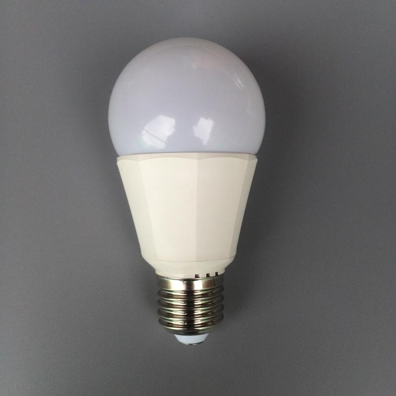 廠家供應(yīng) 調(diào)光3W-5W 白色塑包鋁 高光通量 E27 LED球泡燈 免費送樣 質(zhì)保兩年
